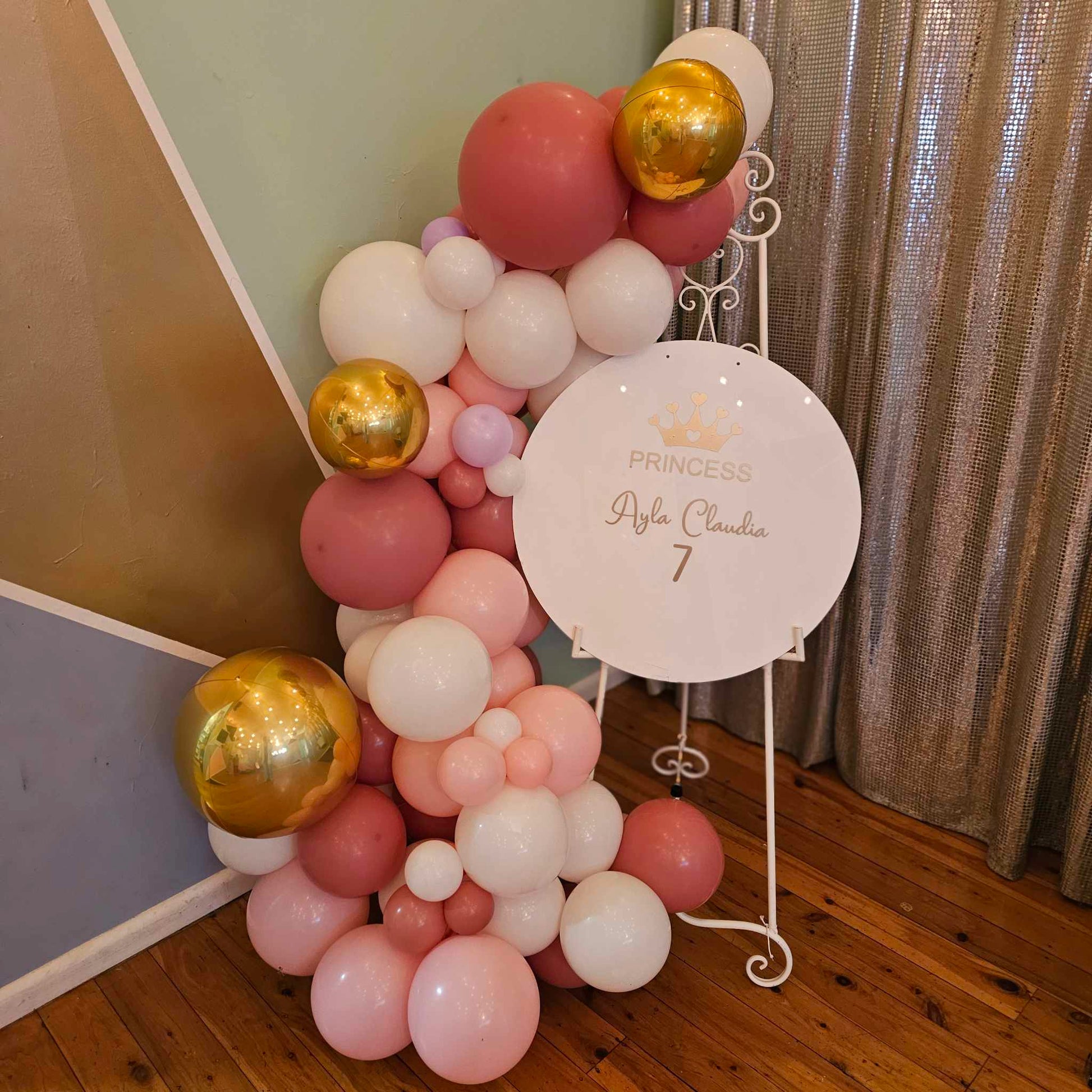 Small venue? budget friendly decoration idea, Acrylic sign, white ornate easel and balloon garland!